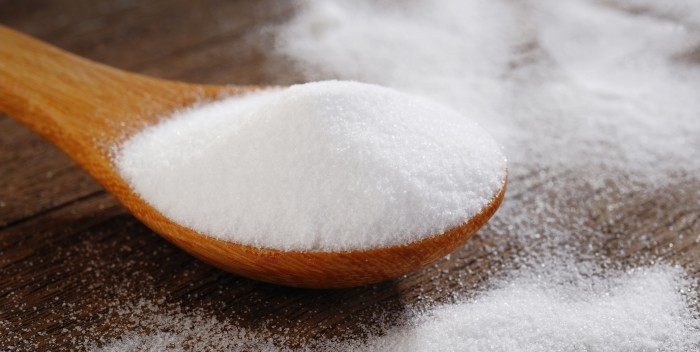 Mësoni se si ndihmon soda e bukës në lënien e duhanit