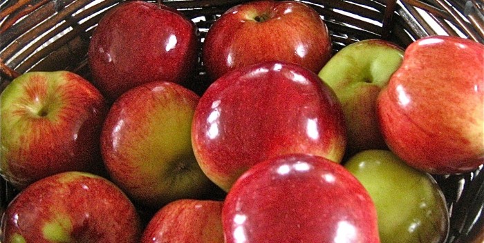 Kujdes! Mos i bleni në treg mollët që shkëlqejnë